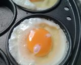 Foto langkah ke 1 dari resep Telur ceplok kuah kecap.
