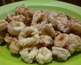 Foto langkah ke 4 dari resep Cumi goreng tepung saos asam manis.