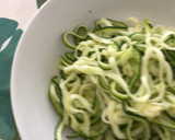 Foto del paso 1 de la receta: Espaguetis de calabacín con pesto de brócoli