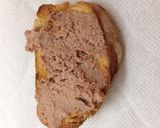 Foto del paso 2 de la receta: Lomo sobre tostada con pate