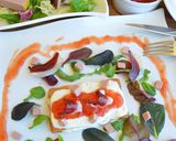Foto del paso 2 de la receta Mil hojas de queso camembert con mermelada de tomate mousse de foie de pato y jamón de pato