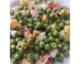 Foto del paso 4 de la receta: Guisantes con patata, bacon y huevo duro