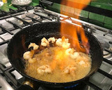 Foto del paso 2 de la receta: Camarones flameados al whisky