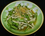 Hình bước làm 3 của món Cơm nhà với các món từ cá cơm và đậu rồng