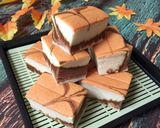Foto langkah ke 8 dari resep Egg Whites Marble Cake.