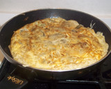 Foto del paso 10 de la receta: Tortilla de calabacín y alcachofas