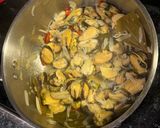 A picture of step 3 of Sweet & Spicy Sauté Mussels.