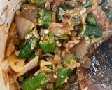รูปขั้นตอนการทำที่ 5 ของ Bindhi Masala 🌶️🫚แกงมาซาล่ากระเจี๊ยบ🌿🌶️