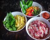 รูปขั้นตอนการทำที่ 1 ของ ผัดเผ็ดเนื้อหน่อไม้
