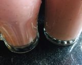 A picture of step 1 of Banana strawberry smoothie.