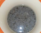 A picture of step 1 of 3 colour Jame shiri drink.