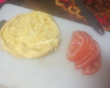 Foto del paso 2 de la receta: Bocadillo de bacon frito, tortilla francesa, tomate y queso