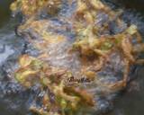 Onion-Capsicum Pakoras recipe step 3 photo