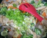 Foto langkah ke 5 dari resep Cah Kembang Tahu Sayuran.