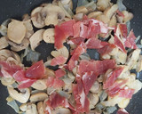 Foto del paso 2 de la receta: Timbal de arroz blanco con champiñones y jamón