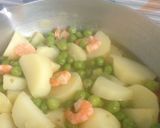 A picture of step 2 of Pea Soup with Shrimp.