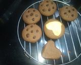 A picture of step 7 of Choco chip & marble cookies.