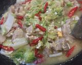 รูปขั้นตอนการทำที่ 6 ของ ผัด ผักกาดขาวใส่หมูสามชั้น ใส่ไข่