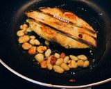 Hình bước làm 1 của món Cá Thu Một Nắng Rán Sốt Mắm Gừng Đường 🐟🍚