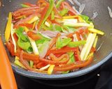 Foto del paso 3 de la receta Noodles de arroz con verduras y tortilla
