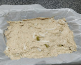 Foto del paso 4 de la receta: Focaccia de espelta con cebolla y aceitunas (sin amasado)