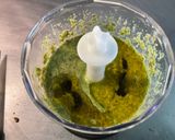 Une image de l'étape 6 de Sauce verte à la moutarde, ail et persil.