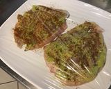 Une image de l'étape 5 de Filets de poulet marinés grillés aux épices et pesto d'herbes.
