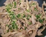 Foto del paso 2 de la receta: Gírgoles salteadas con aceite de Olesa de Montserrat