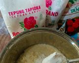 Foto langkah ke 2 dari resep Cenil Singkong Warna-Warni.