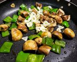 Foto del paso 2 de la receta: Caprese Con Champignone🍄 y Pimentón verde...!🌶️
