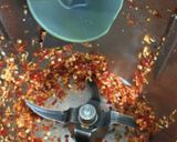 Gambar langkah 1 resipi Bendi Masak Asam Daun Selasih.