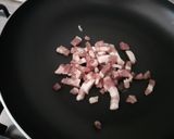 Foto del passaggio 1 della ricetta Riso con pancetta croccante
