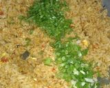 Foto langkah ke 5 dari resep Nasi Goreng Seledri.