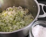 Foto del paso 2 de la receta: Salmón al papillote con puerros y queso feta
