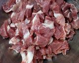 Zöldborsós tokány szarvacska tésztával recept fázis 1 fotója