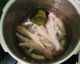 Foto langkah ke 1 dari resep Ceker Ayam Lunak Pedas Manis.