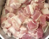 รูปขั้นตอนการทำที่ 1 ของ หมูผัดกะปิ