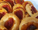 A picture of step 4 of Puff Pastry Mini Pizzas.