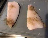 Une image de l'étape 4 de Filets de sandre au céleri branche, ail fumé, algues, citron vert et bouillon de gambas.