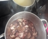 Foto del paso 1 de la receta: Risotto de setas 🍷