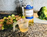 Cukkinis csirkerolád fehérboros szószban recept fázis 5 fotója