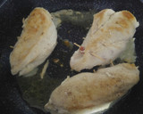 Foto del paso 3 de la receta: Pechuga de pollo rellena de jamón y queso con peras al vino