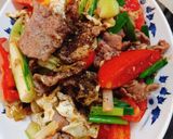 Hình bước làm 2 của món Bò xào cà chua bắp cải