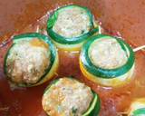 Foto del paso 3 de la receta: Calabacín relleno con salsa de tomate y especias