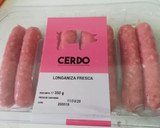 Foto del paso 1 de la receta: Longanizas encebolladas al vino blanco
