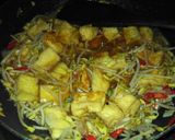 Foto langkah ke 4 dari resep Tauge Tahu Masak Kecap.
