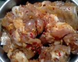 รูปขั้นตอนการทำที่ 1 ของ ผัดกะเพราไก่หมักพริกแห้ง