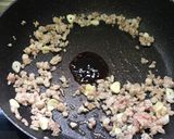 รูปขั้นตอนการทำที่ 3 ของ หมูสับผัดเห็ดหอม