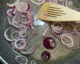 Foto del paso 2 de la receta: Bocata de lomo adobado con champiñón y cebolla