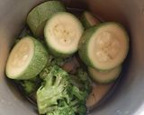 Foto del paso 1 de la receta: Crema de calabacita y brócoli sin lácteos